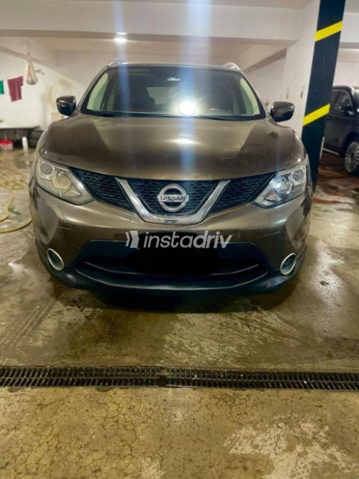 Nissan Qashqai 2017 Brown Automatic Used for Sale in Cairo - 3