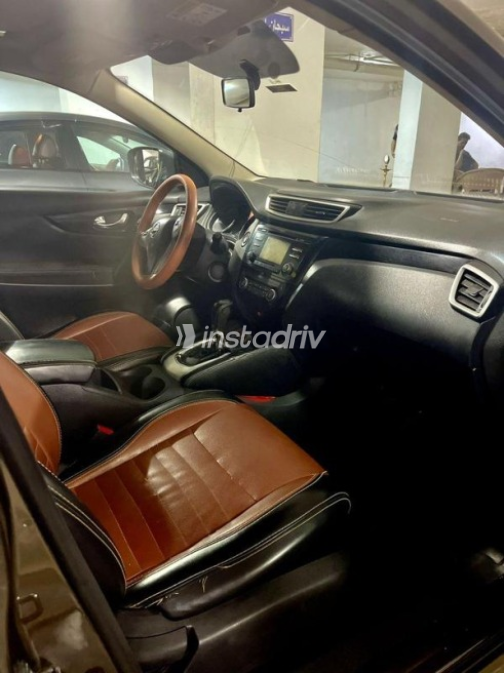 Nissan Qashqai 2017 Brown Automatic Used for Sale in Cairo - 4