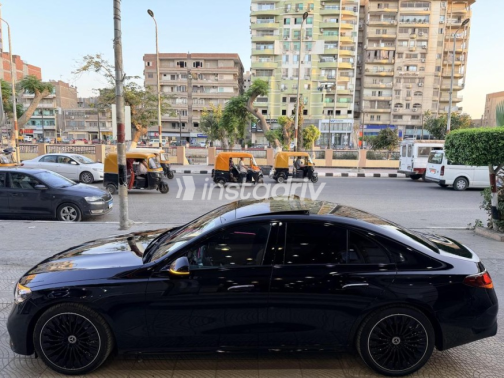 مرسيدس E 200 2025 أسود أوتوماتيك مستعملة للبيع في القاهرة - 5