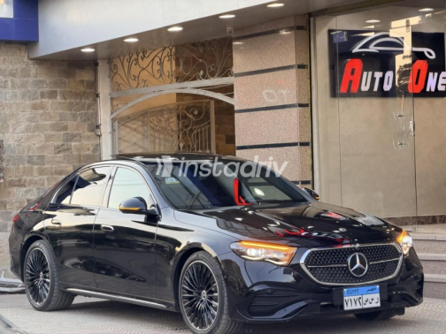 مرسيدس E 200 2025 أسود أوتوماتيك مستعملة للبيع في القاهرة - 6