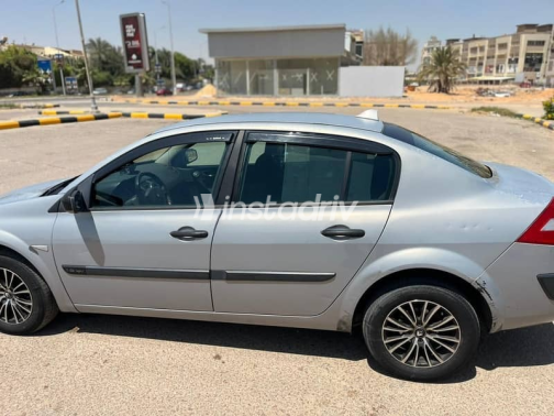 Renault Megane 2006 Silver Automatic Used for Sale in Giza - 9