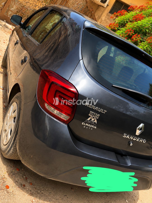 Renault Sandero 2021 Dark Gray Automatic Used for Sale in El Haram - 3