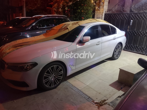 بي ام دبليو 520 2019 أبيض أوتوماتيك مستعملة للبيع في القاهرة - 3