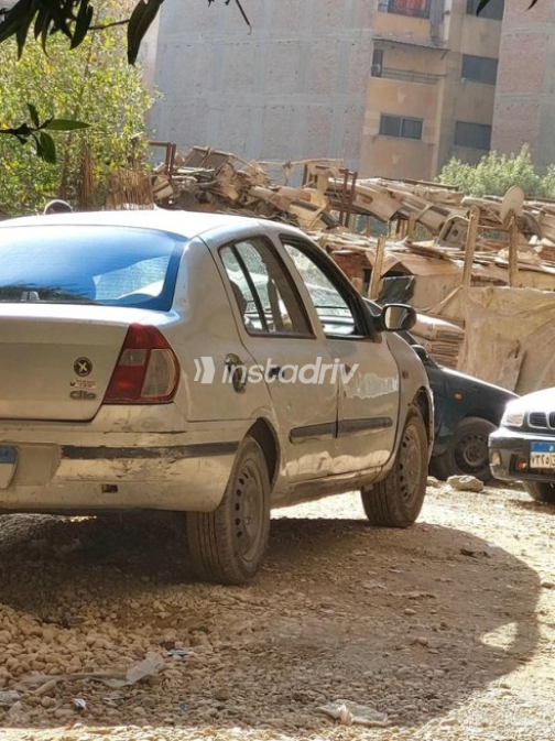 Renault Clio 2001 Silver Manual Used for Sale in Giza - 6