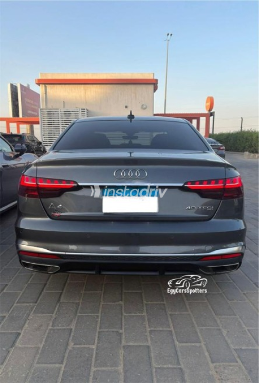 اودي A4 2022 رمادي أوتوماتيك مستعملة للبيع في مدينة الشيخ زايد - 1