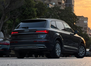 Audi Q7 2022 Gray Automatic Used for Sale in Cairo