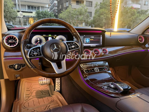 Mercedes E 300 2020 Black Automatic Used for Sale in Nasr city - 2