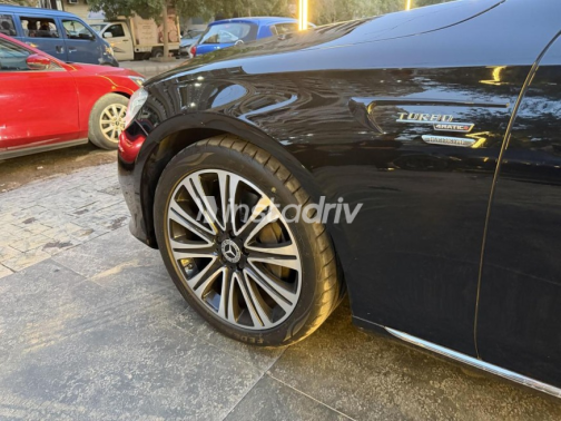 Mercedes E 300 2020 Black Automatic Used for Sale in Nasr city - 4