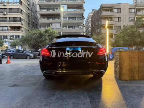 Mercedes E 300 2020 Black Automatic Used for Sale in Nasr city - 6