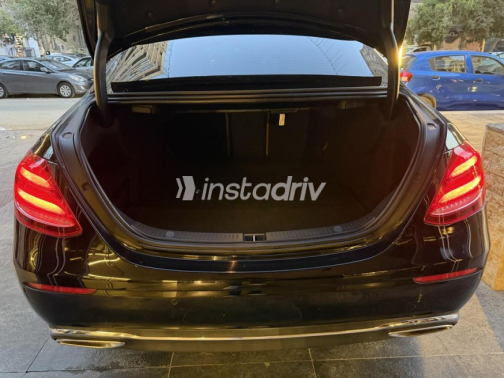Mercedes E 300 2020 Black Automatic Used for Sale in Nasr city - 7