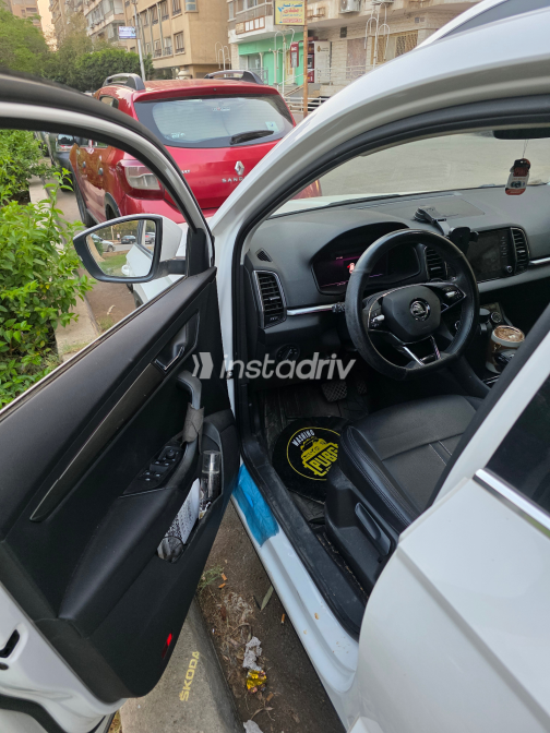 Skoda Karoq 2022 White Automatic Used for Sale in Giza - 2