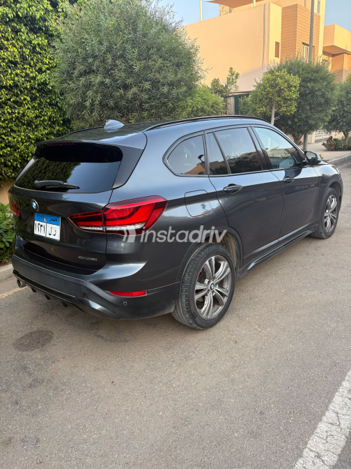 بي ام دبليو X1 2020 رمادي أوتوماتيك مستعملة للبيع في الجيزة - 2