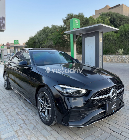 مرسيدس C 200 2024 أسود أوتوماتيك مستعملة للبيع في الجيزة - 1