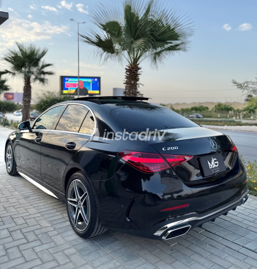 مرسيدس C 200 2024 أسود أوتوماتيك مستعملة للبيع في الجيزة - 4