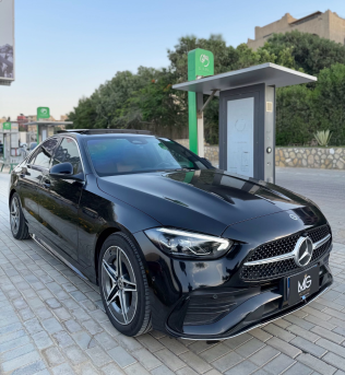 مرسيدس C 200 2024 أسود أوتوماتيك مستعملة للبيع في الجيزة
