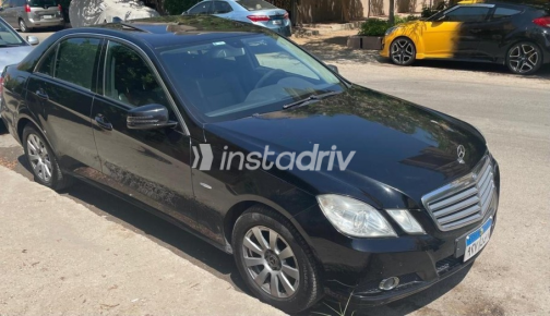 مرسيدس E 250 2010 أسود أوتوماتيك مستعملة للبيع في القاهرة - 2