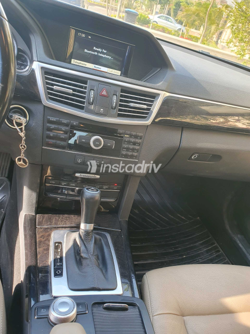 Mercedes E 250 2010 White Automatic Used for Sale in Cairo - 3