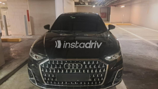 اودي A8 2022 أسود أوتوماتيك مستعملة للبيع في داون تاون - 3