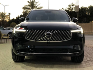 فولفو XC90 2026 أسود أوتوماتيك جديدة للبيع في القاهرة