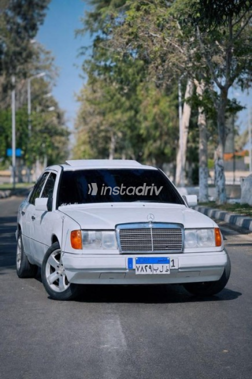 Mercedes 200 1986 White Automatic Used for Sale in Ismailia - 1