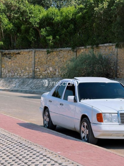 Mercedes 200 1986 White Automatic Used for Sale in Ismailia - 2