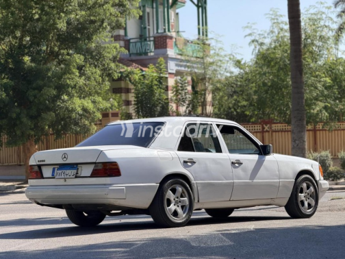 Mercedes 200 1986 White Automatic Used for Sale in Ismailia - 5