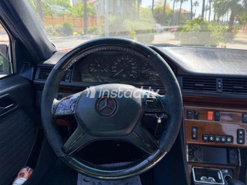 Mercedes 200 1986 White Automatic Used for Sale in Ismailia - 6