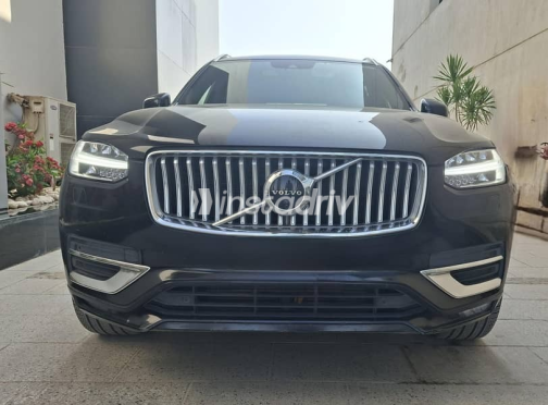 فولفو XC90 2021 أسود أوتوماتيك مستعملة للبيع في الجيزة - 1