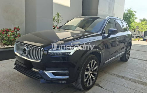 فولفو XC90 2021 أسود أوتوماتيك مستعملة للبيع في الجيزة - 2