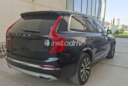 فولفو XC90 2021 أسود أوتوماتيك مستعملة للبيع في الجيزة - 4