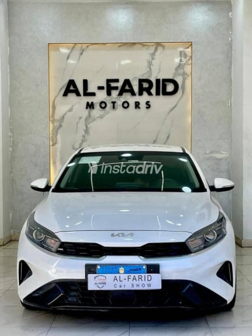 كيا K3 2022 أبيض أوتوماتيك مستعملة للبيع في الإسكندرية - 1