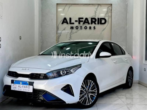 كيا K3 2022 أبيض أوتوماتيك مستعملة للبيع في الإسكندرية - 2