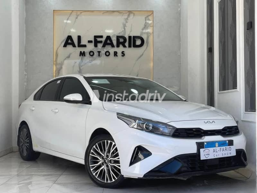 كيا K3 2022 أبيض أوتوماتيك مستعملة للبيع في الإسكندرية - 3