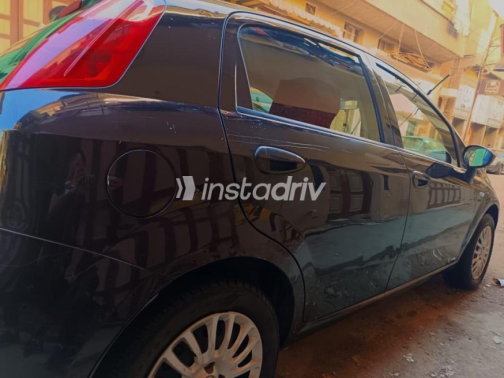 Fiat Punto 2016 Black Manual Used for Sale in Damietta - 4