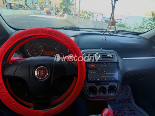 Fiat Punto 2016 Black Manual Used for Sale in Damietta - 5