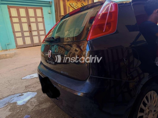 Fiat Punto 2016 Black Manual Used for Sale in Damietta - 6
