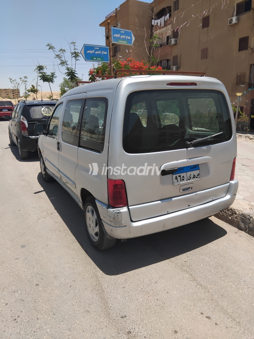 Citroën Berlingo 2005 Silver Manual Used for Sale in Helwan - 3