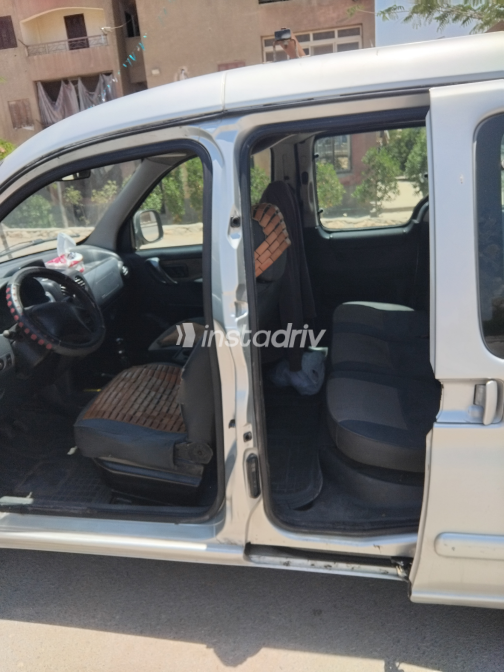 Citroën Berlingo 2005 Silver Manual Used for Sale in Helwan - 6