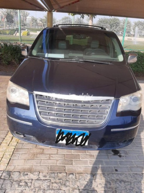 Chrysler Town & Country 2009 Eggplant Automatic Used for Sale in Maadi - 2