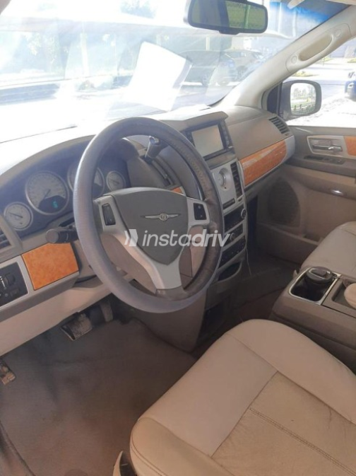 Chrysler Town & Country 2009 Eggplant Automatic Used for Sale in Maadi - 4