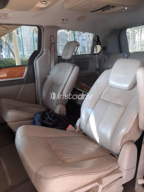 Chrysler Town & Country 2009 Eggplant Automatic Used for Sale in Maadi - 5