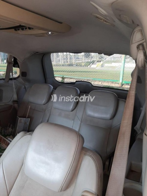 Chrysler Town & Country 2009 Eggplant Automatic Used for Sale in Maadi - 6
