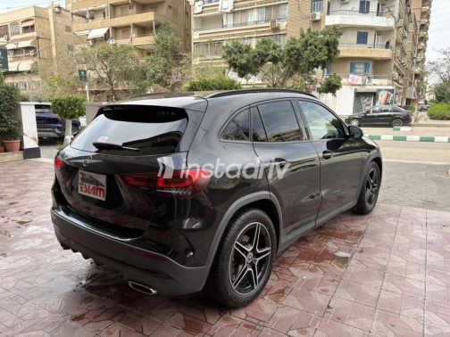 مرسيدس GLA 200 2021 أسود أوتوماتيك مستعملة للبيع في القاهرة - 1