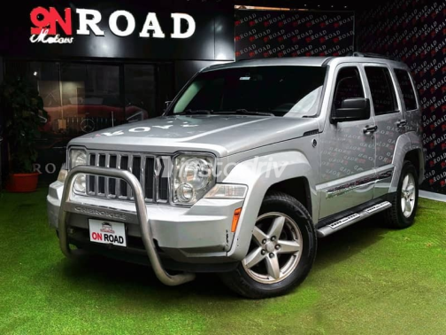 Jeep Cherokee 2012 Silver Automatic Used for Sale in Nasr city - 1