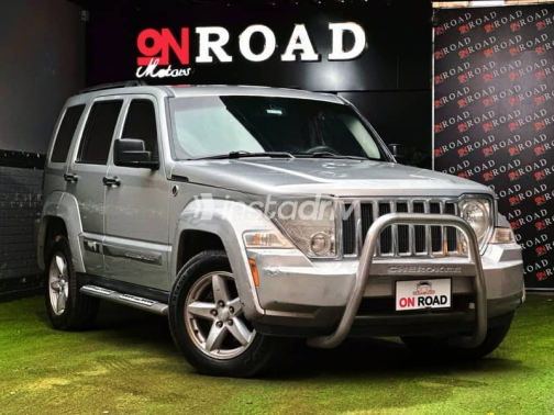 Jeep Cherokee 2012 Silver Automatic Used for Sale in Nasr city - 4