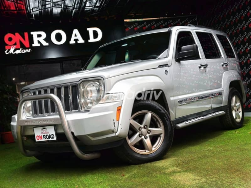 Jeep Cherokee 2012 Silver Automatic Used for Sale in Nasr city - 5