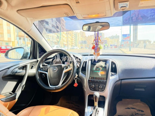 Opel Astra 2020 White Automatic Used for Sale in Greater Cairo ( Cairo + Giza) - 5