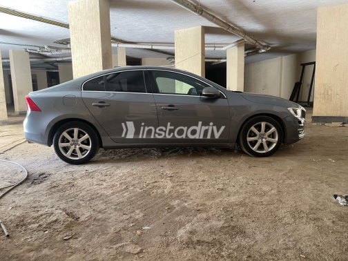 Volvo S60 2018 Gray Automatic Used for Sale in Heliopolis - 2