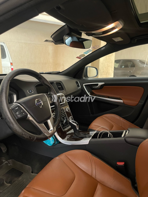 Volvo S60 2018 Gray Automatic Used for Sale in Heliopolis - 4