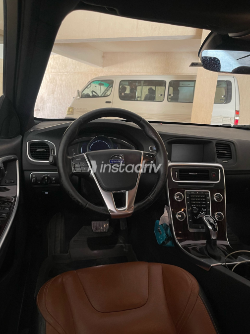Volvo S60 2018 Gray Automatic Used for Sale in Heliopolis - 7